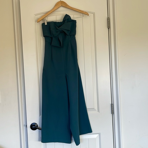 Elegant green jumpsuit. Perfect for an evening outing - Picture 1 of 4